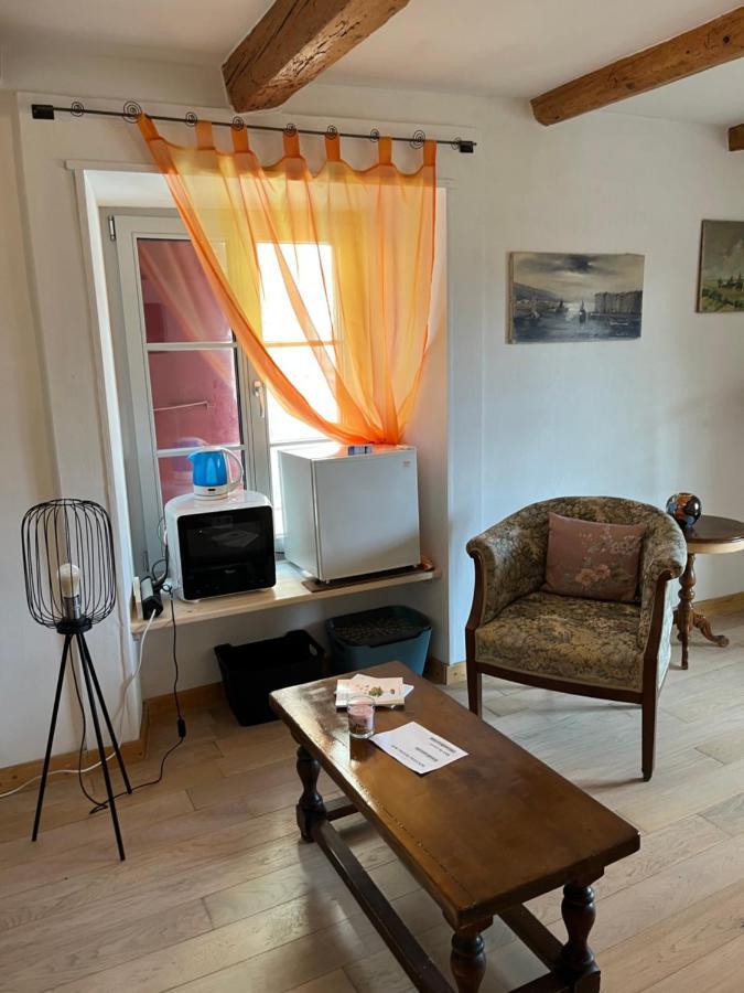 Chambre Papillon Avec Acces Terasse La Neuveville Exterior foto
