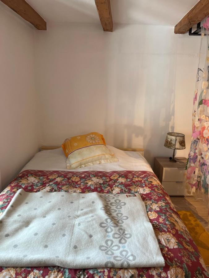 Chambre Papillon Avec Acces Terasse La Neuveville Exterior foto