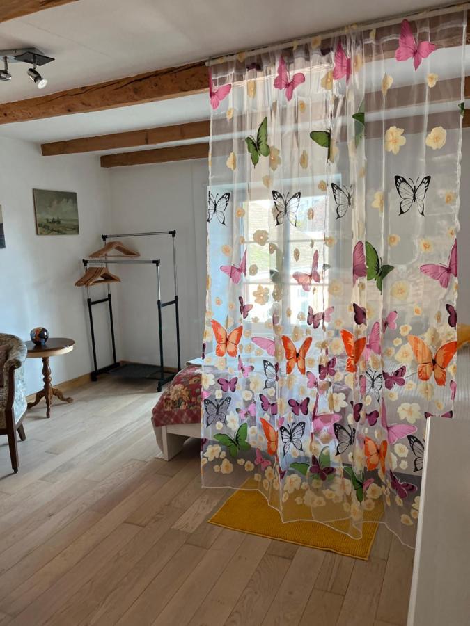 Chambre Papillon Avec Acces Terasse La Neuveville Exterior foto