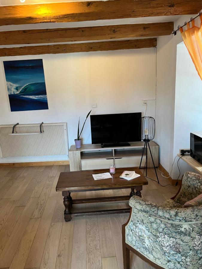 Chambre Papillon Avec Acces Terasse La Neuveville Exterior foto